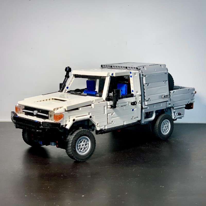 porselein niet voldoende lood LEGO MOC Toyota Land Cruiser 79 Single Cab by Andy-C | Rebrickable - Build  with LEGO