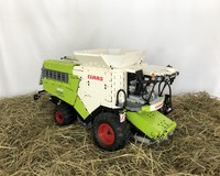 Claas Lexion 8900 Combine Harvester