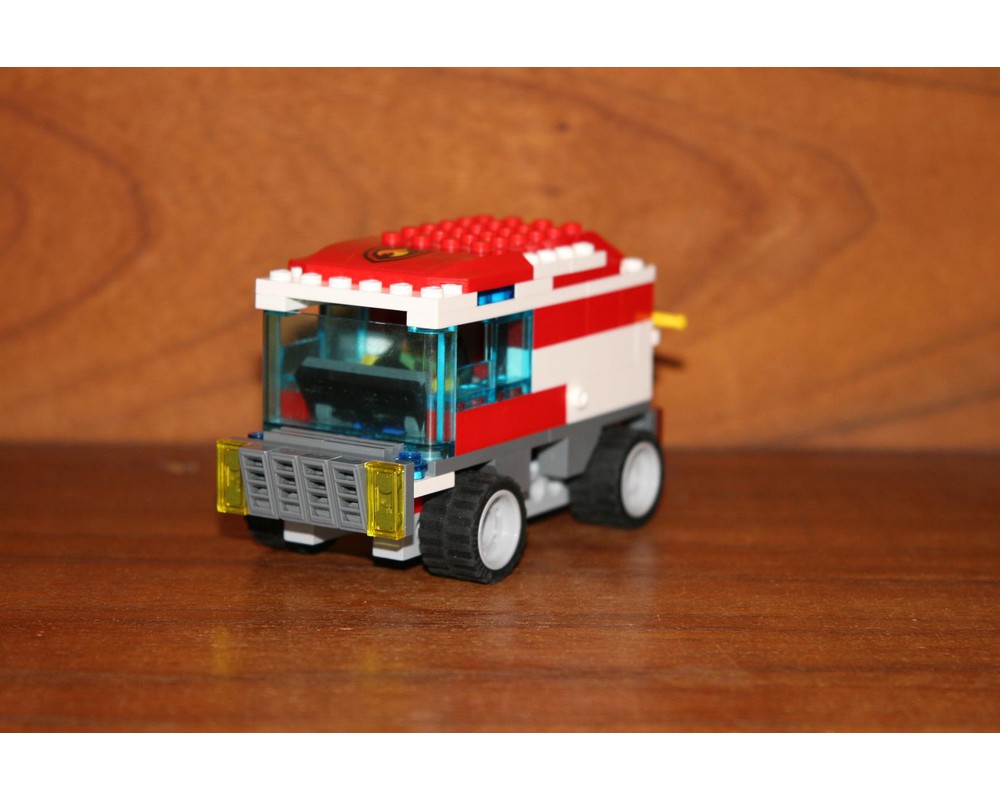 LEGO MOC Quick Fire Truck by LegoOri | Rebrickable - Build with LEGO