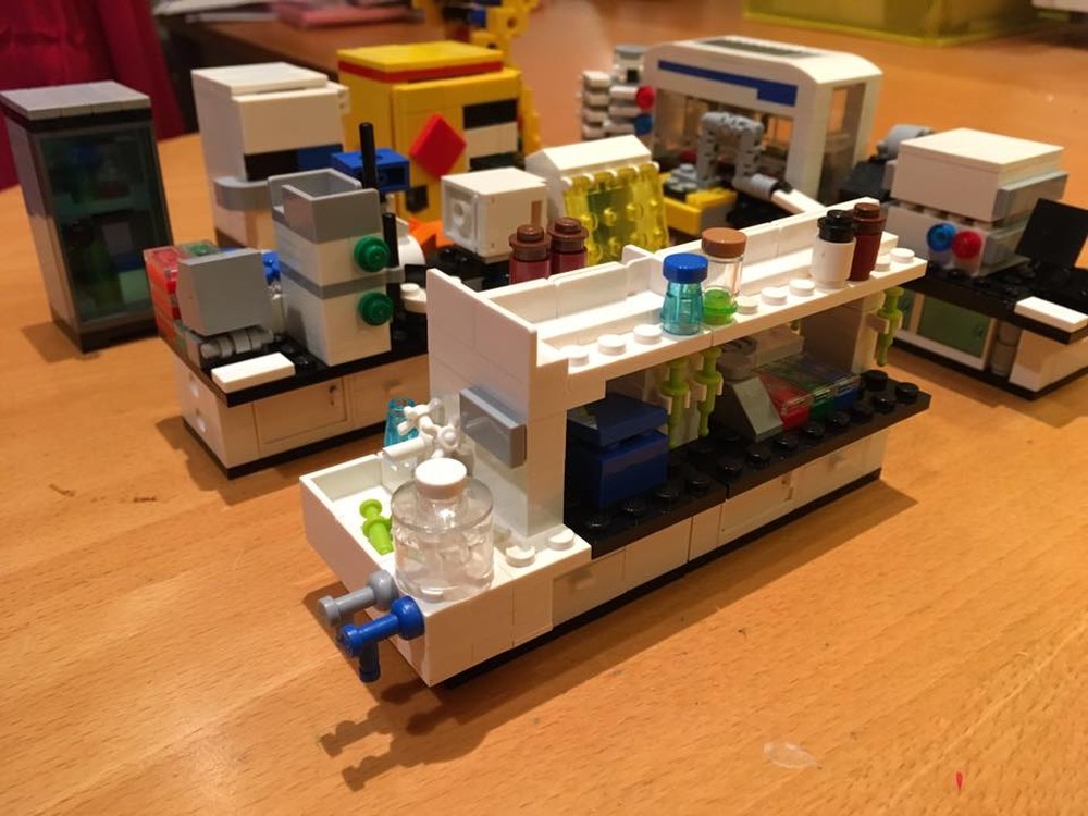 LEGO MOC Biology Lab by hansonlee2017 Rebrickable Build with LEGO