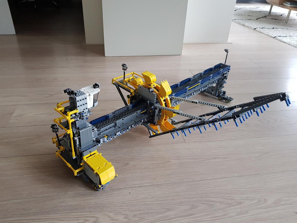 LEGO MOC Bridge Bucketwheel Reclaimer by BertusM | Rebrickable Build with LEGO