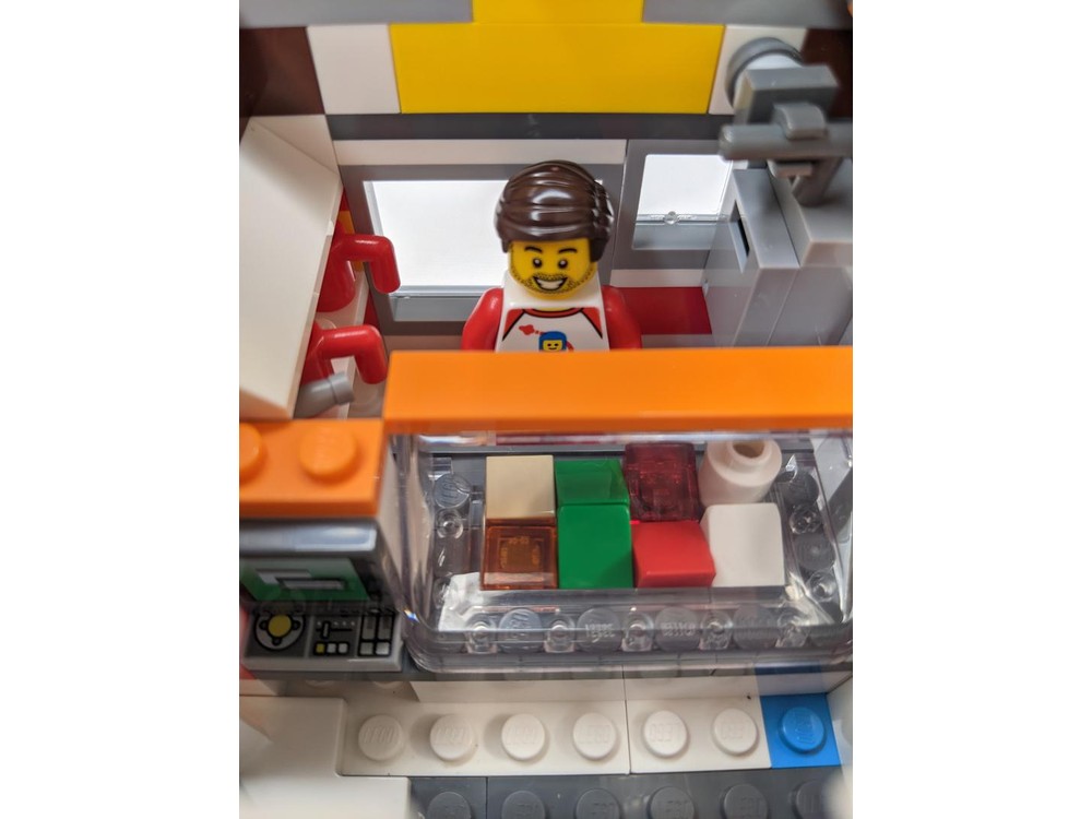 LEGO MOC-83598 Spaceman's Sub Shop by 16 Brick City | Rebrickable ...