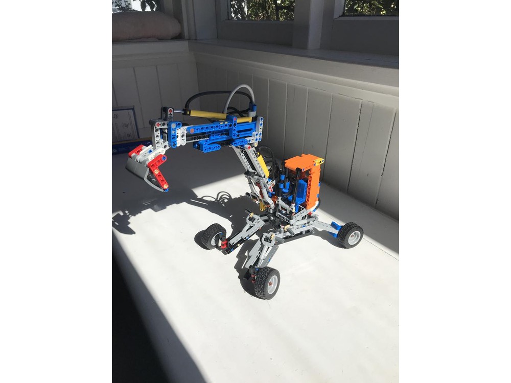 LEGO MOC Menzi Muck by Smudge | Rebrickable - Build with LEGO