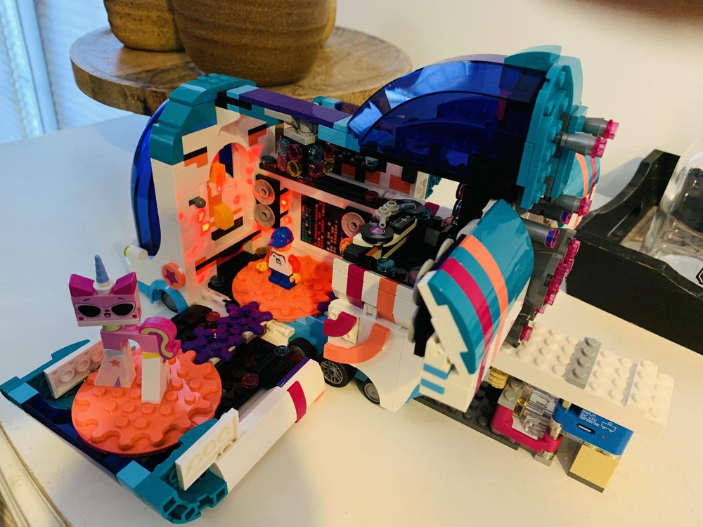 Faial Ikke nok Døds kæbe LEGO MOC Pop-Up Party Bus 70828 with Extended Dance Floor, "Automatic"  Light, Centered Disco Ball, and Circuit Cubes Compact Motorization, by  Byteman | Rebrickable - Build with LEGO
