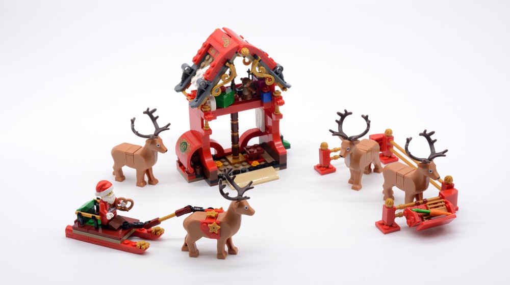 LEGO MOC Winter Village Reindeer Stables // 40499 | Rebrickable - Build with LEGO