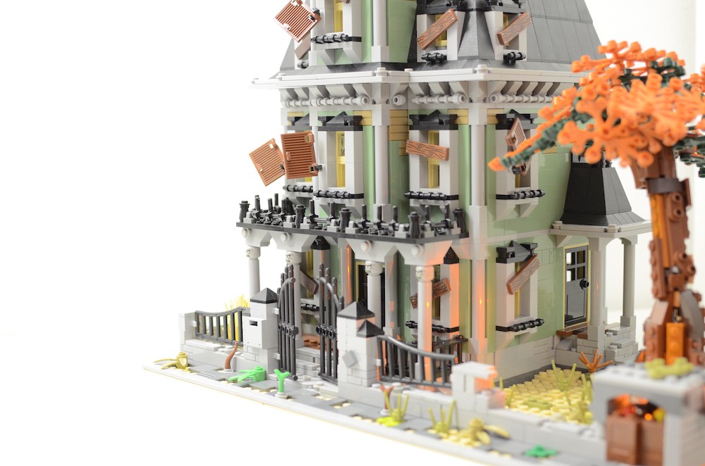 LEGO Modular Base 10228 Haunted House email80 Rebrickable - with LEGO