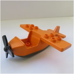Duplo Airplane, High Small Wings, with Dark Gray Underside and Black Propeller