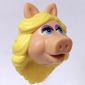 Minifig Head Special (Miss Piggy)