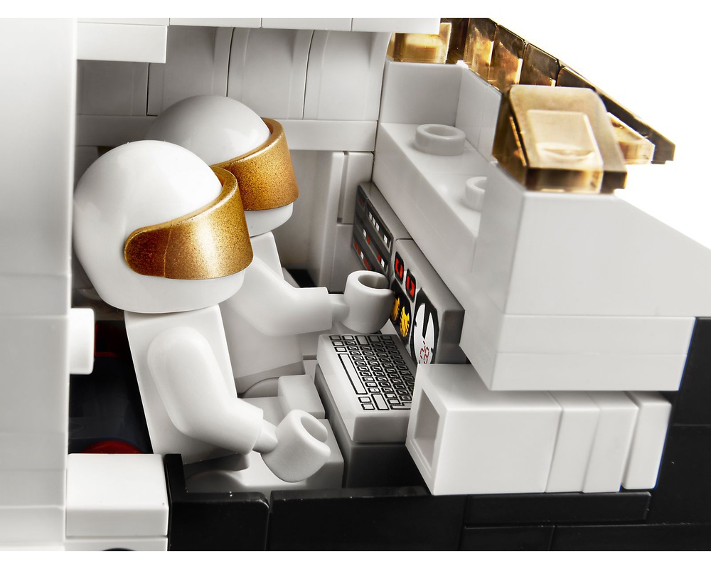 LEGO Set Shuttle Adventure Creator > Creator Expert) | Rebrickable Build LEGO