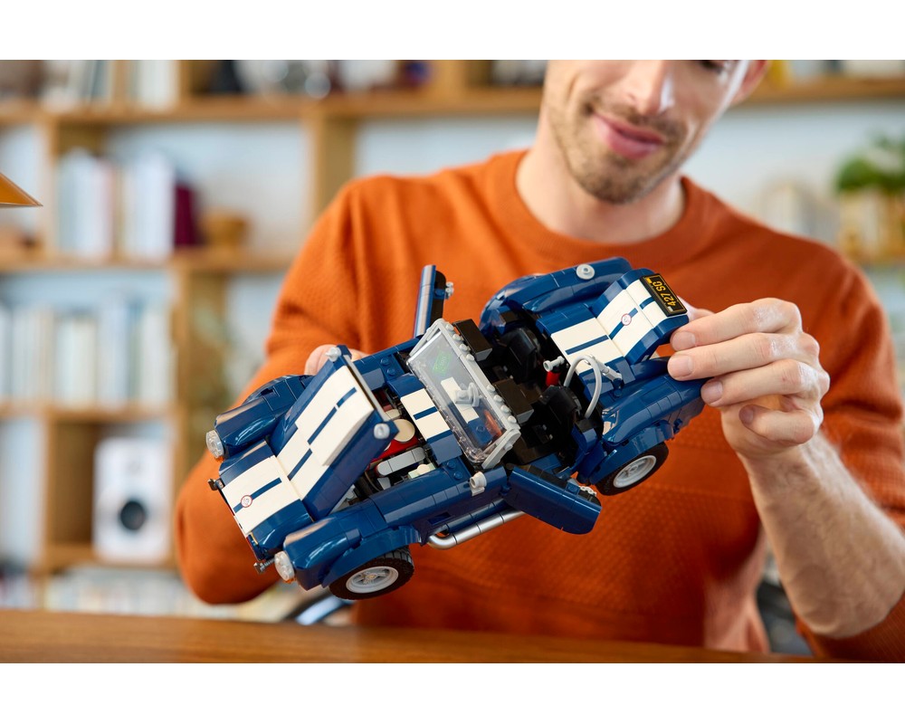 LEGO Set 10357-1 Shelby Cobra 427 S/C (2025 Icons) | Rebrickable ...