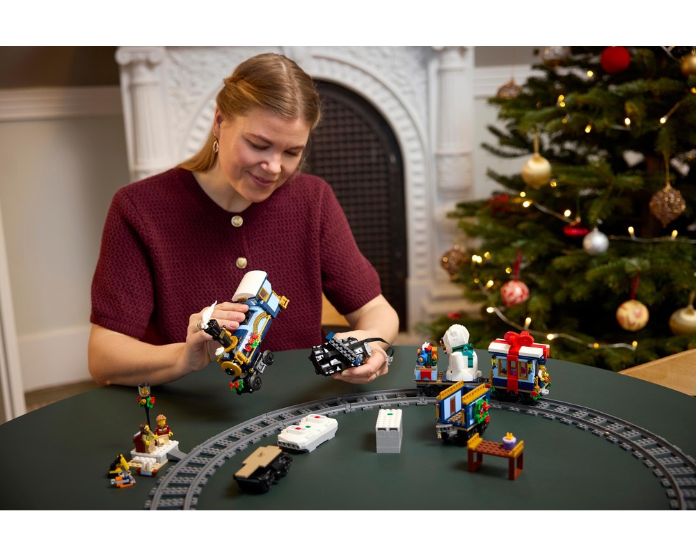 LEGO Set 10361-1 Holiday Express Train (2025 Seasonal > Christmas ...