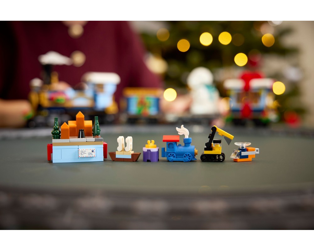 LEGO Set 10361-1 Holiday Express Train (2025 Seasonal > Christmas ...