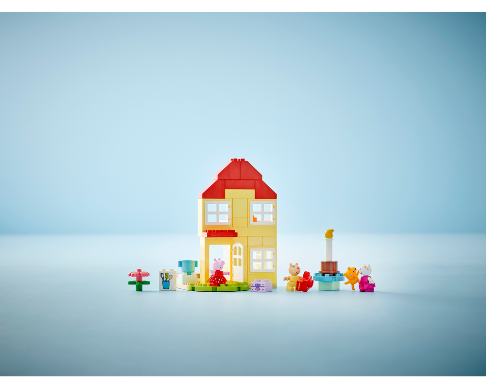 LEGO Set 10433-1 Peppa Pig Birthday House (2024 Duplo) | Rebrickable ...