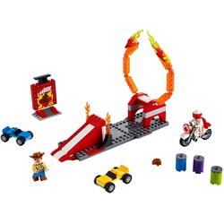 Duke Caboom's Stunt Show, zdjęcie 1