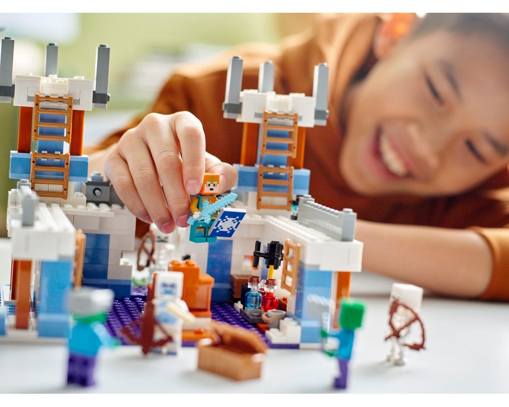 LEGO Set 21186-1 The Ice Castle (2022 Minecraft) | Rebrickable