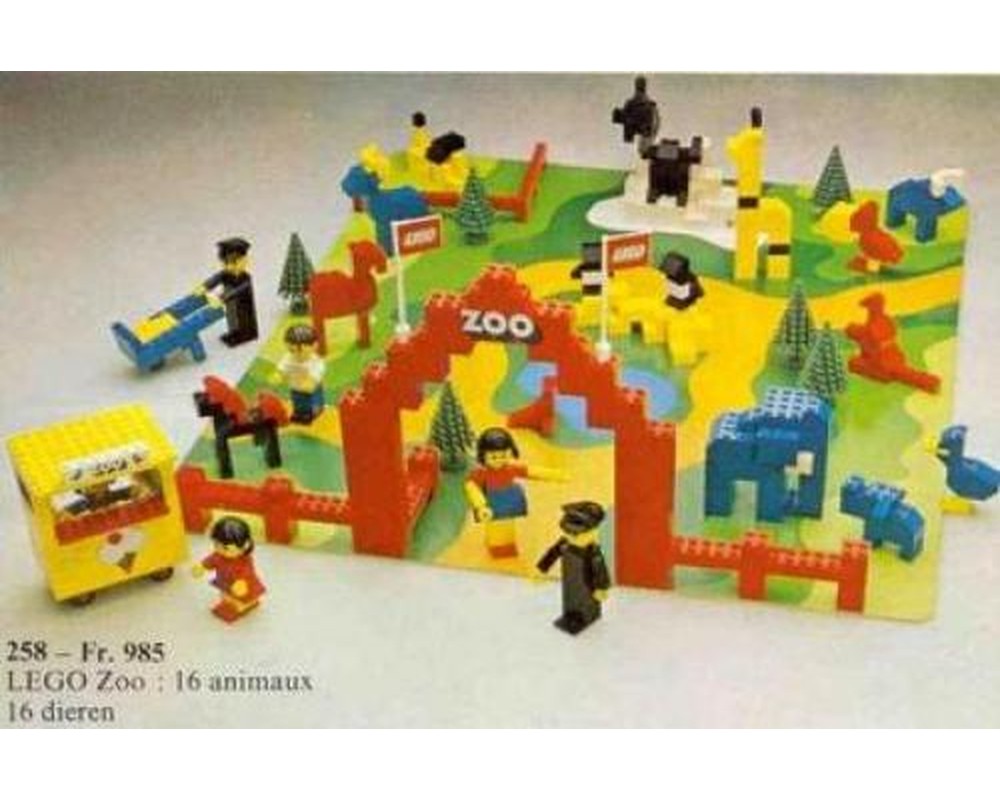 LEGO Set 258-1 Zoo with Baseboard (1976 Building Set with People