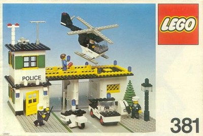 LEGO 381-2 Police Headquarters