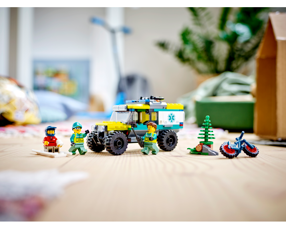LEGO Set 40582-1 4x4 Off-Road Ambulance Rescue (2023 City 
