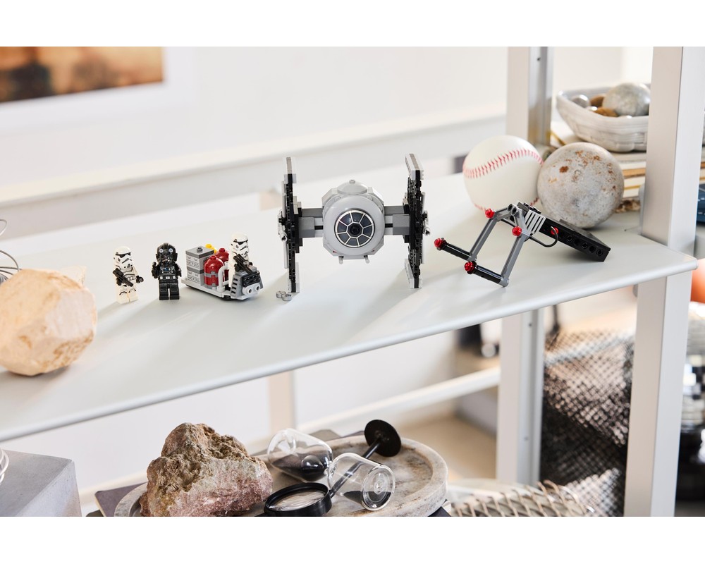 LEGO Set 40771-1 TIE Fighter with Imperial Hangar Rack (2025 Star Wars ...