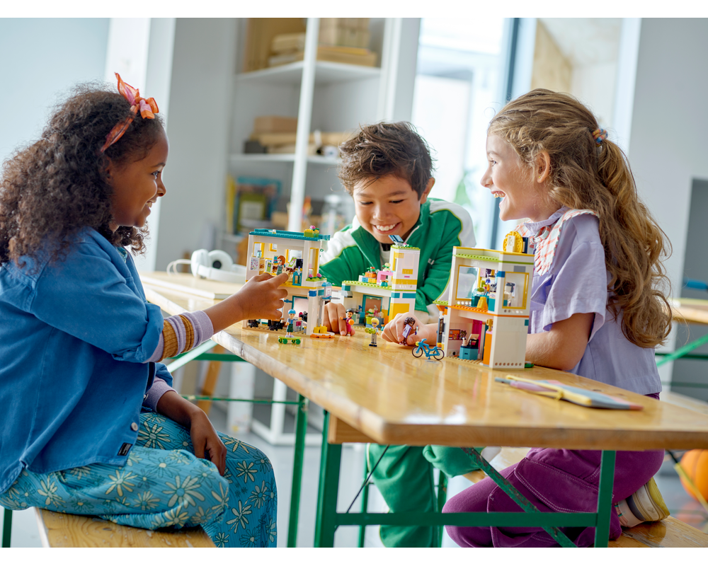 LEGO Set 41731-1 Heartlake International School (2023 Friends ...