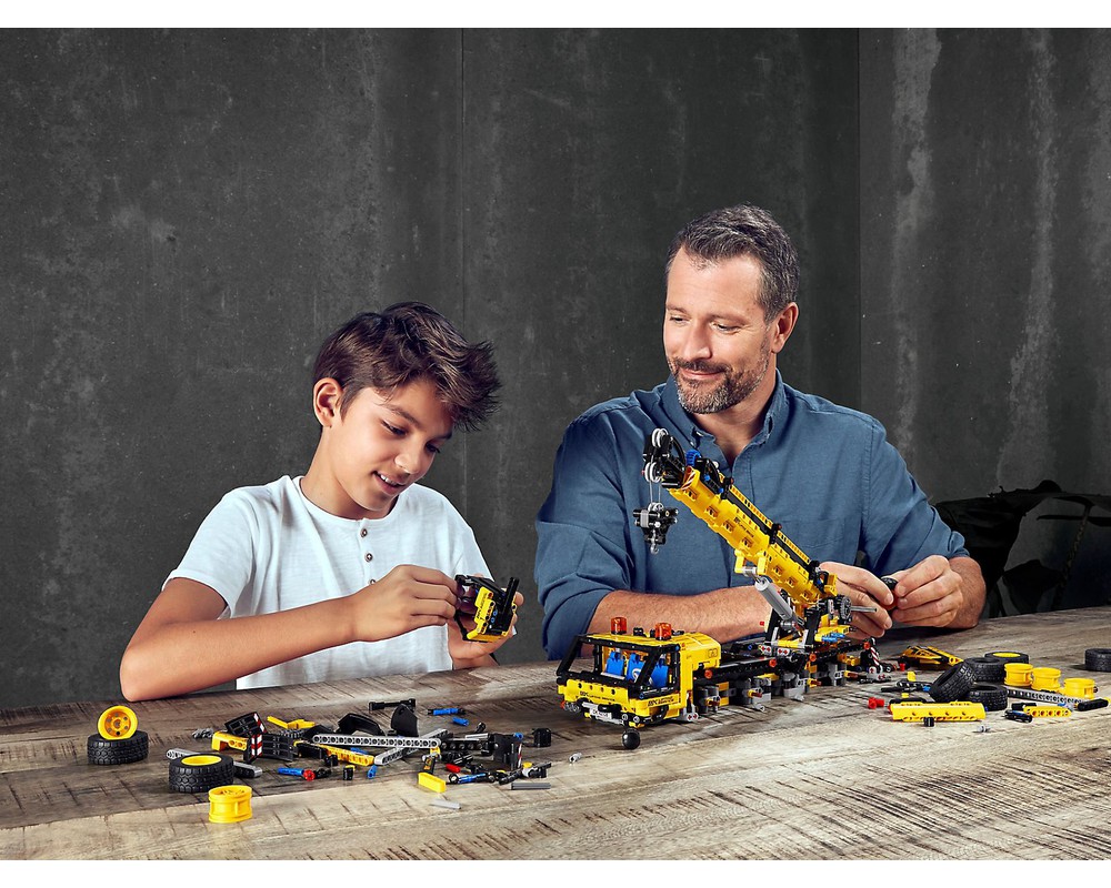 LEGO Set 42108-1 Mobile Crane (2020 Technic) | Rebrickable - Build with ...