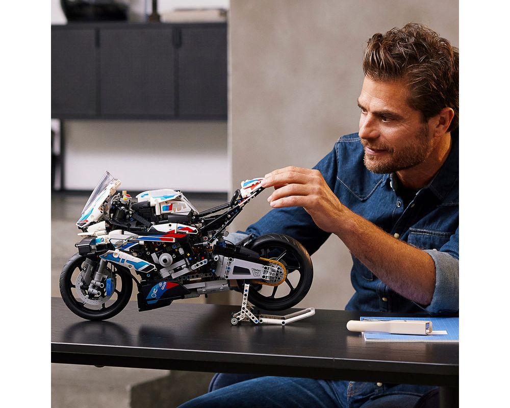 LEGO Set 42130-1 BMW Motorrad M 1000 RR (2022 Technic 