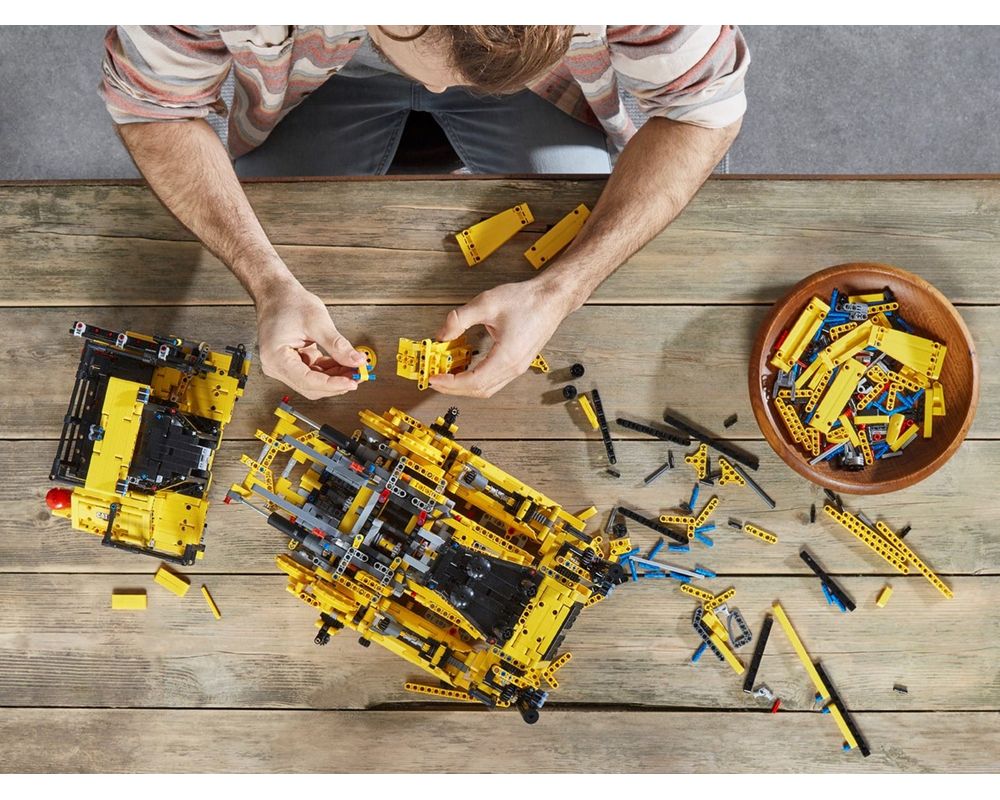 LEGO Set 42131-1 Cat D11 Bulldozer (2021 Technic) | Rebrickable 