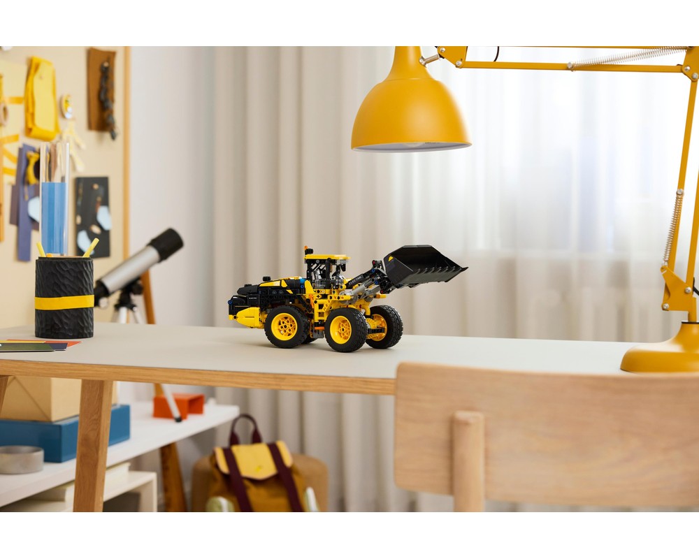 LEGO Set 42209-1 Volvo L120 Electric Wheel Loader (2025 Technic ...