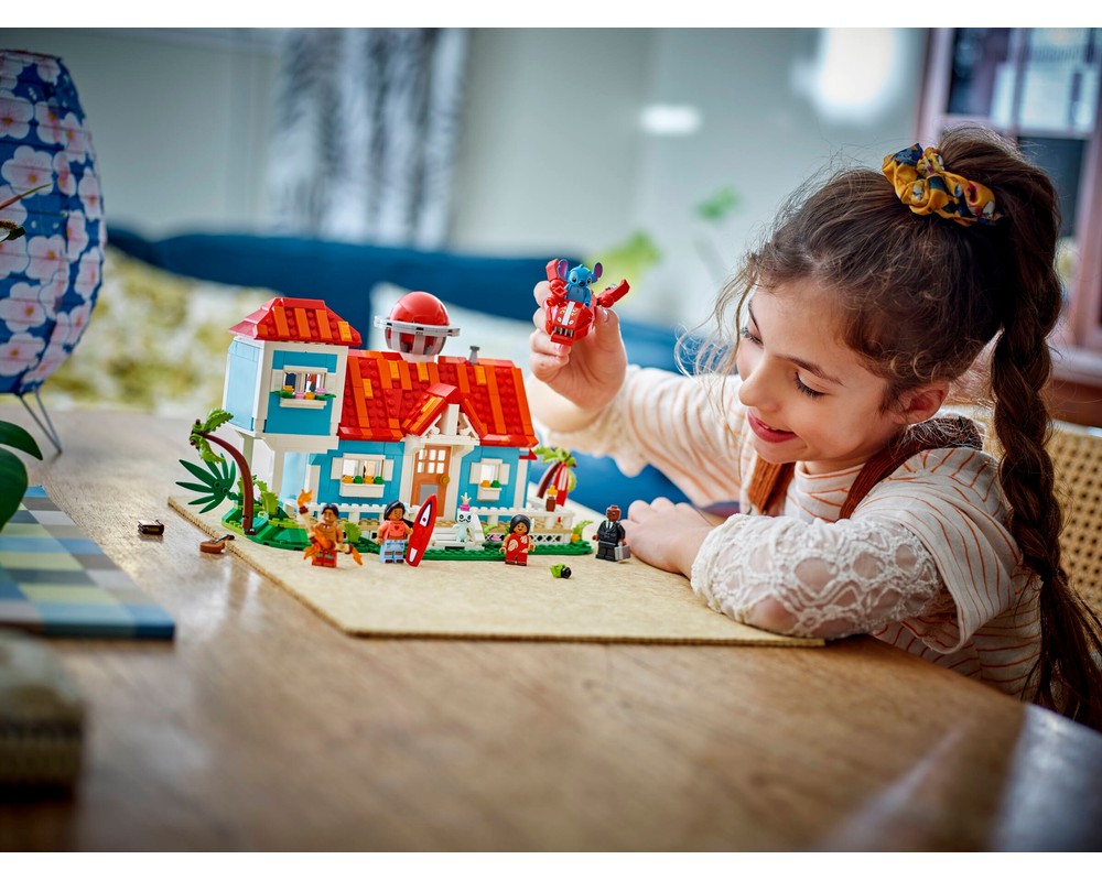 LEGO Set 43268-1 Lilo and Stitch Beach House (2025 Disney ...
