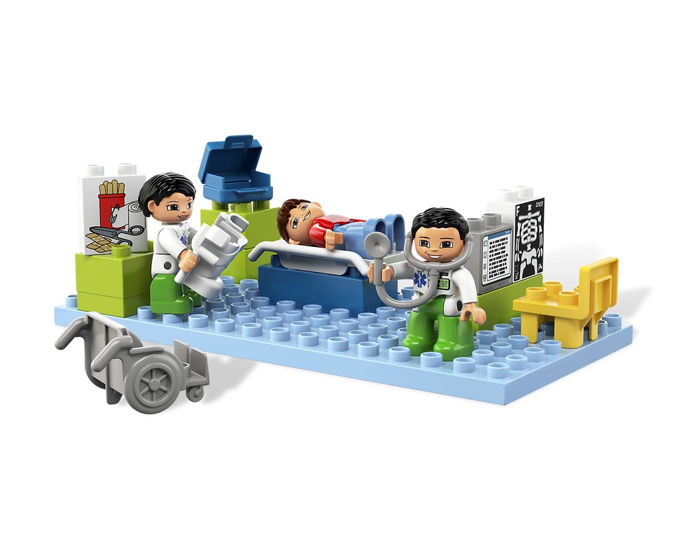 LEGO Set 5795-1 Big City Hospital (2011 Duplo | Rebrickable - with LEGO