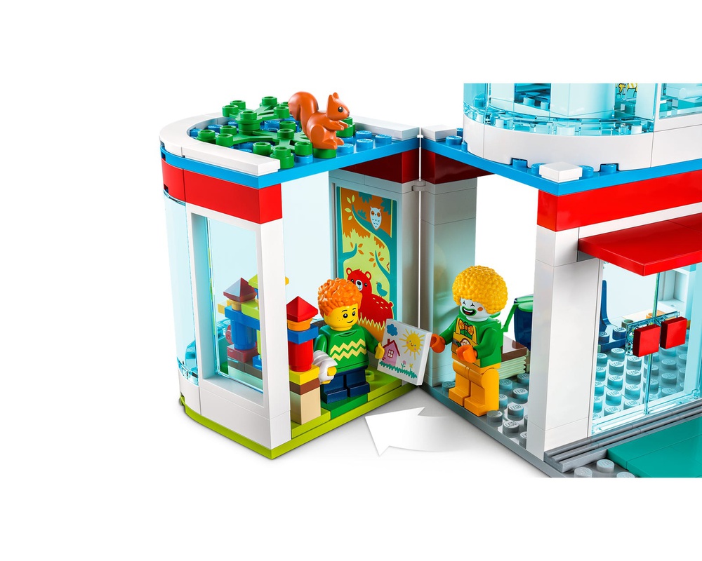 LEGO Set 60330-1 Hospital (2022 City > Hospital)