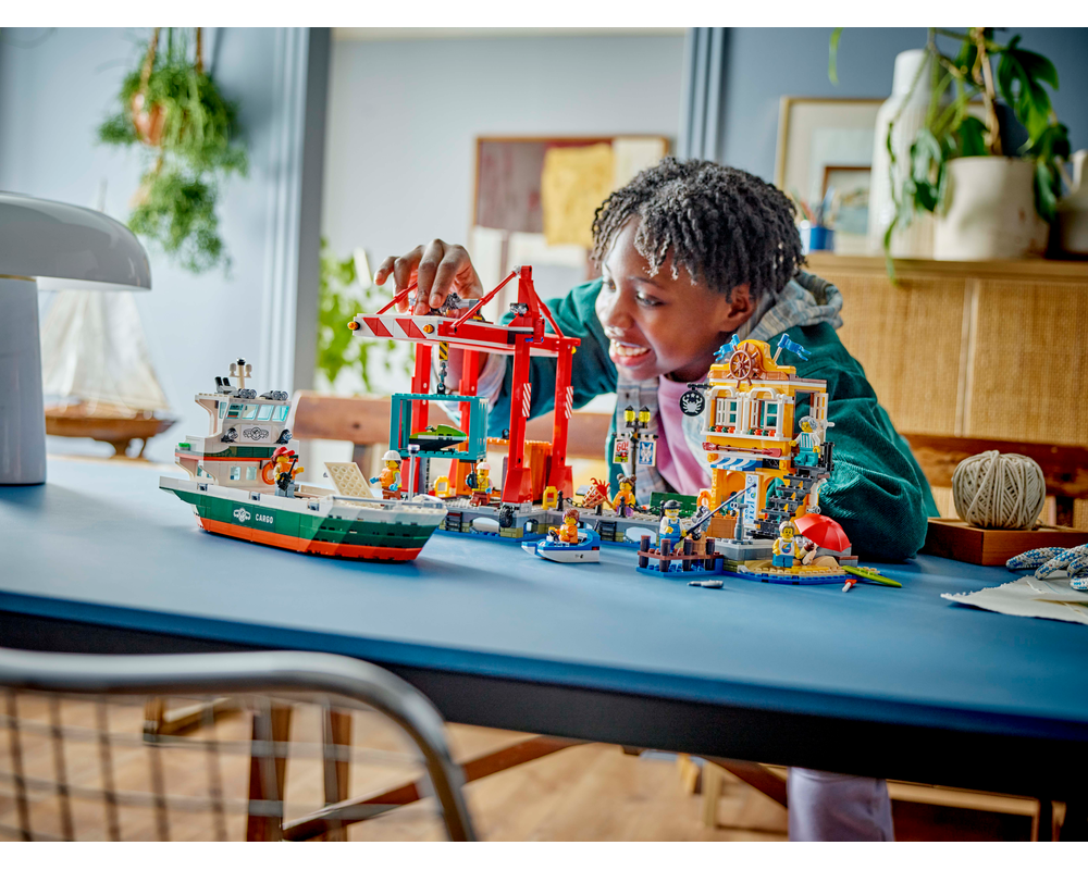 LEGO Set 60422-1 Harbour (2024 City) | Rebrickable - Build with LEGO