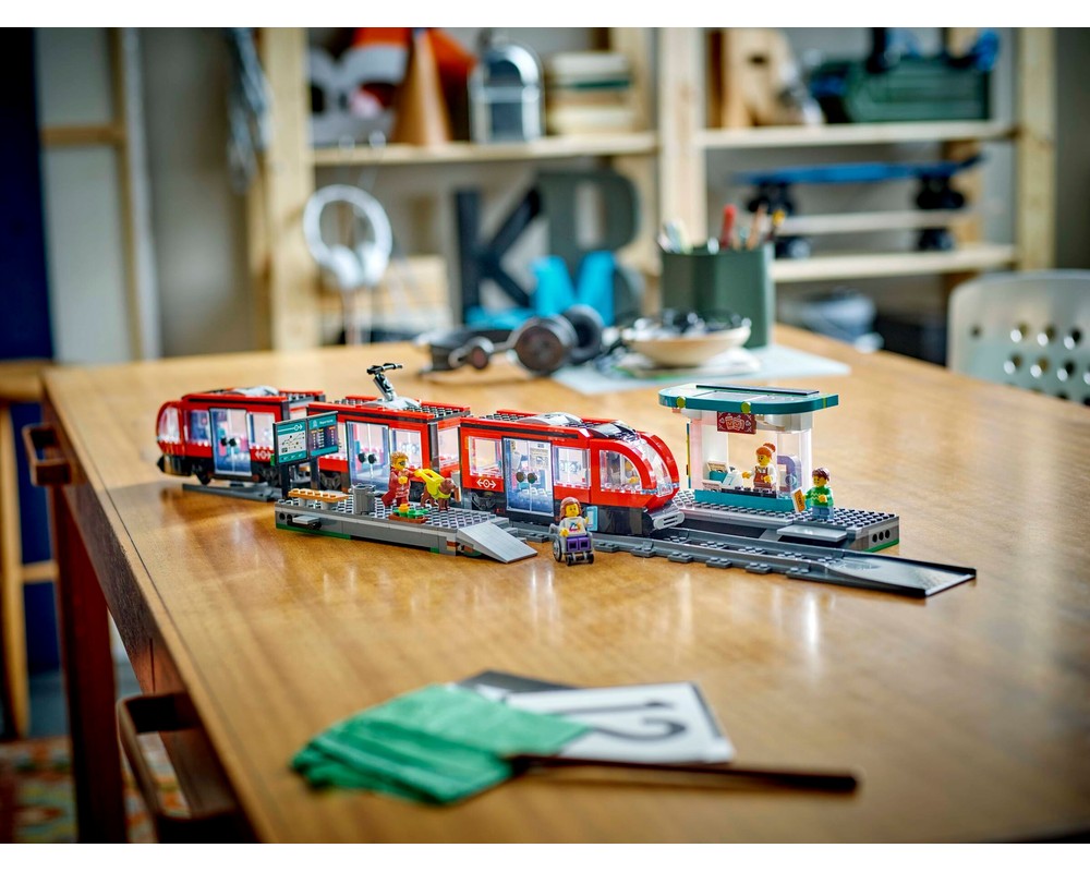 LEGO Set 60423-1 Downtown Streetcar (2024 City > Trains