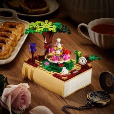 Alice's Adventures in Wonderland Book (set 6384694-1)