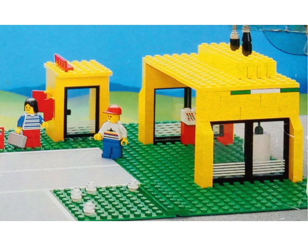 LEGO Set Building (1985 Town > Classic Town) | Rebrickable Build with LEGO