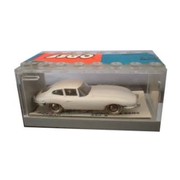 1:87 Jaguar E-Type with Garage