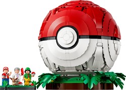 Iconic Trainer Moments: Poke Ball