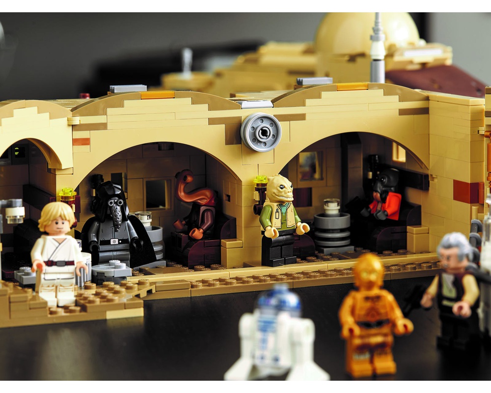 Lego Star Wars: A New Hope Mos Eisley Cantina 75290 Building Set, Master  Builder Series, Model Kits for Adults to Build, Collectible Gift Idea