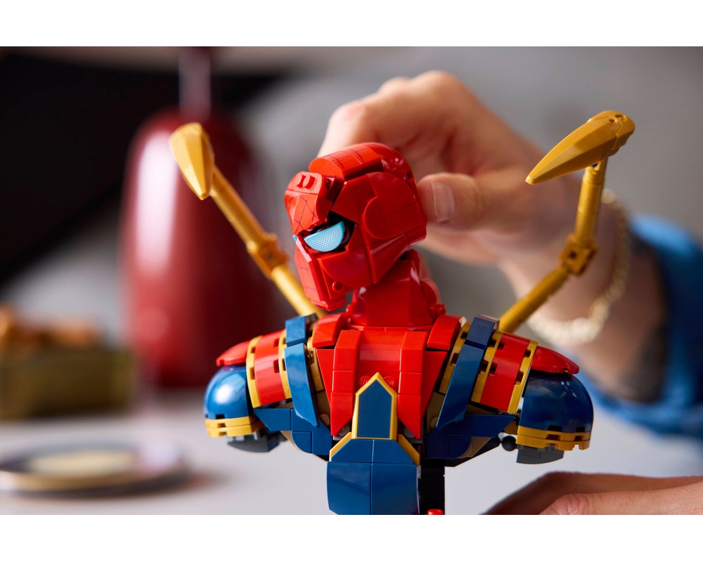 LEGO Set 76326-1 Iron Spider-Man Bust (2025 Super Heroes Marvel > The ...
