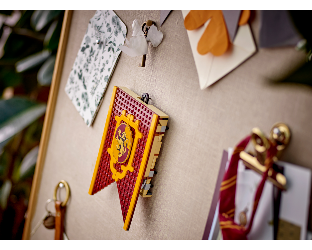 Review: 76409-1 / 76411-1 / 76412-1 - Hogwarts House Banners