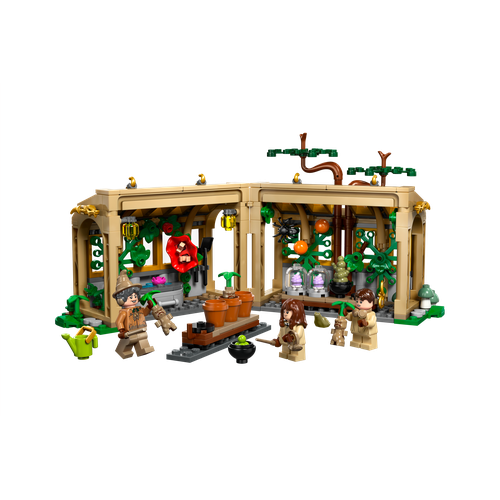 Hogwarts Castle: Herbology Class