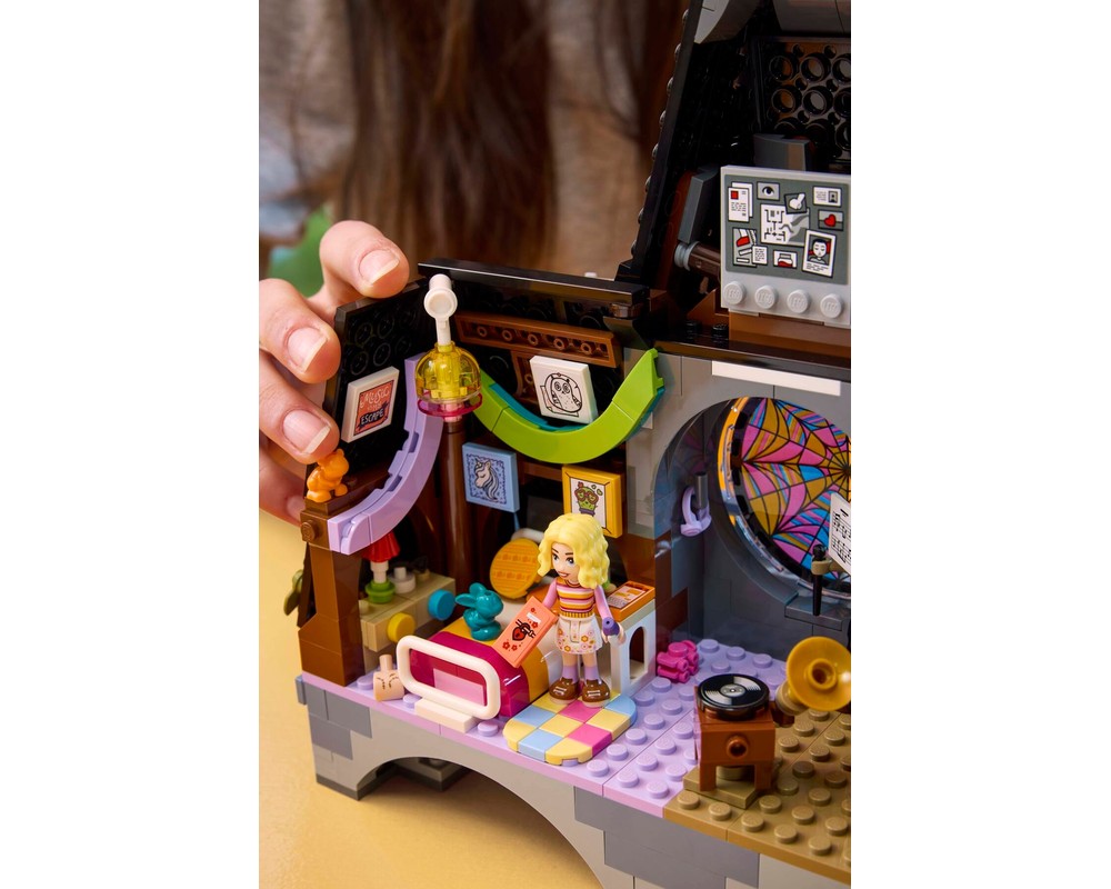 LEGO Set 76781-1 Wednesday & Enid's Dorm Room (2024 Wednesday ...