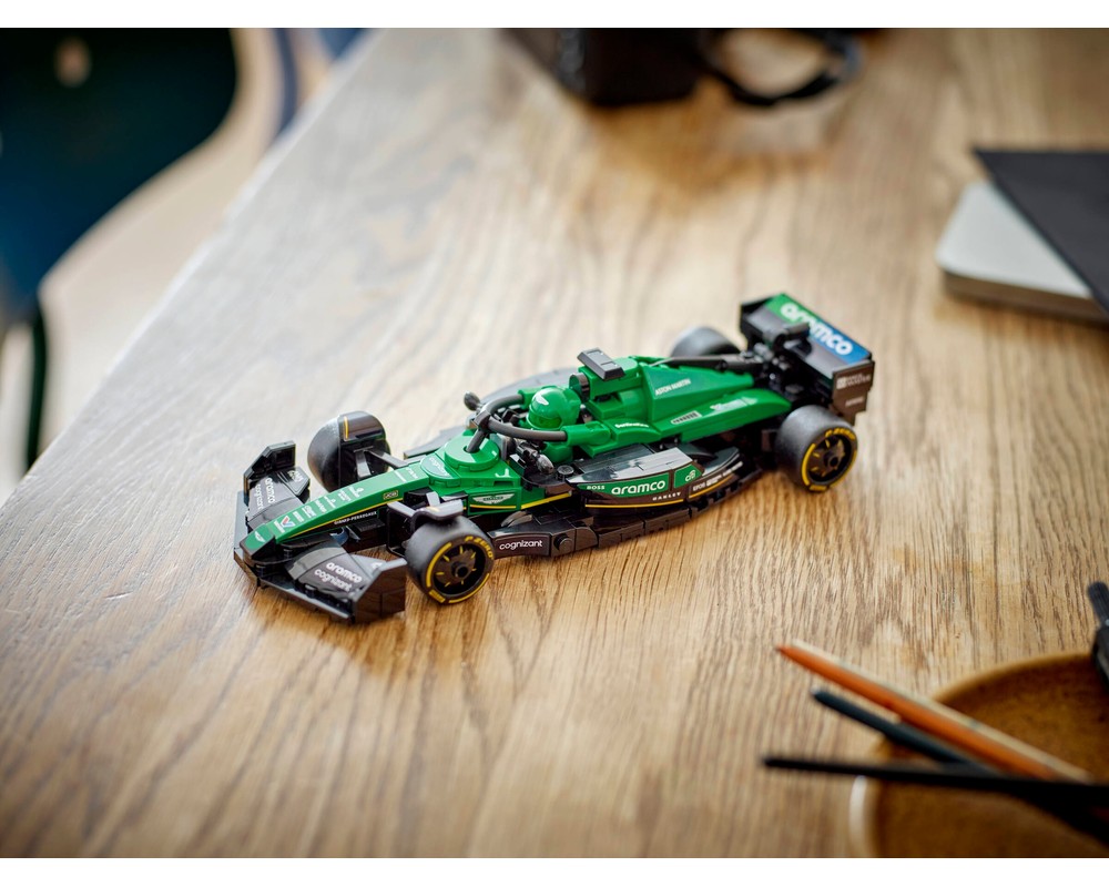 LEGO Set 77245-1 Aston Martin Aramco F1 AMR24 Race Car (2025 Speed ...
