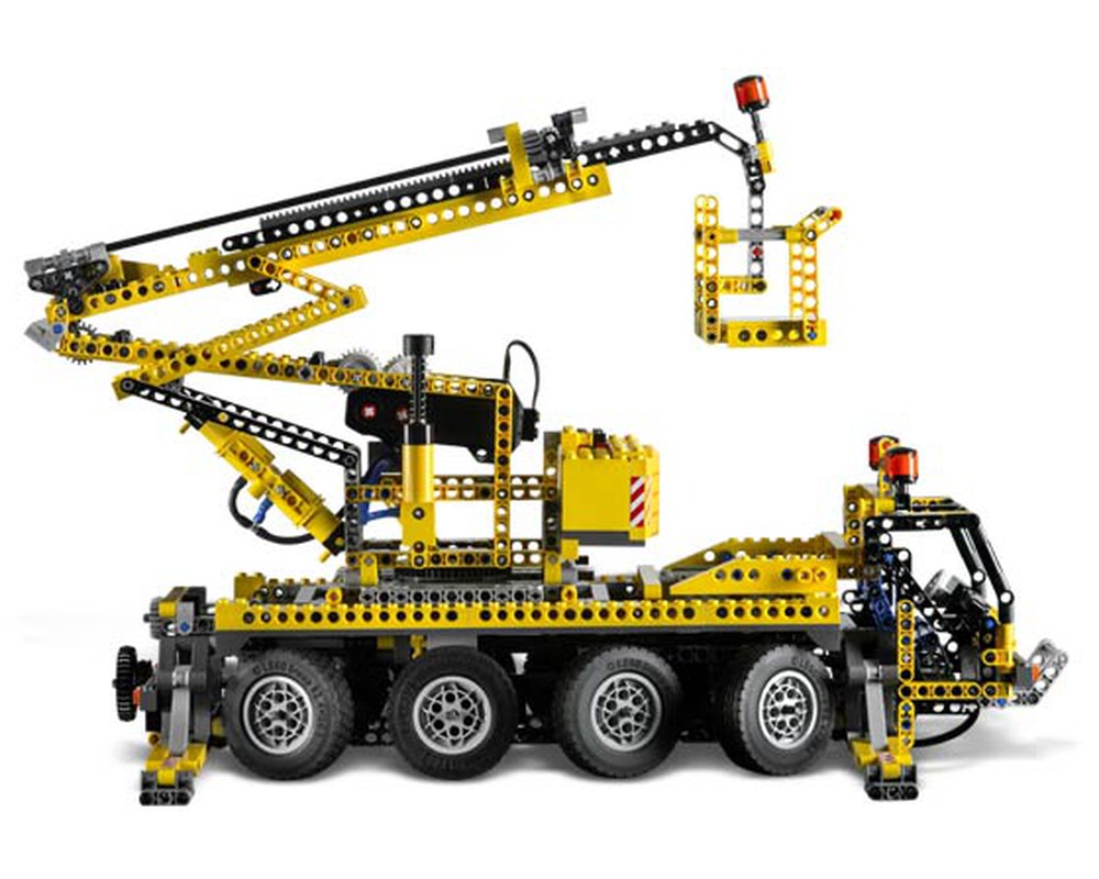 LEGO Set 8421-1 Mobile Crane (2005 Technic) | Rebrickable - with LEGO