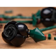 2x Black Roses