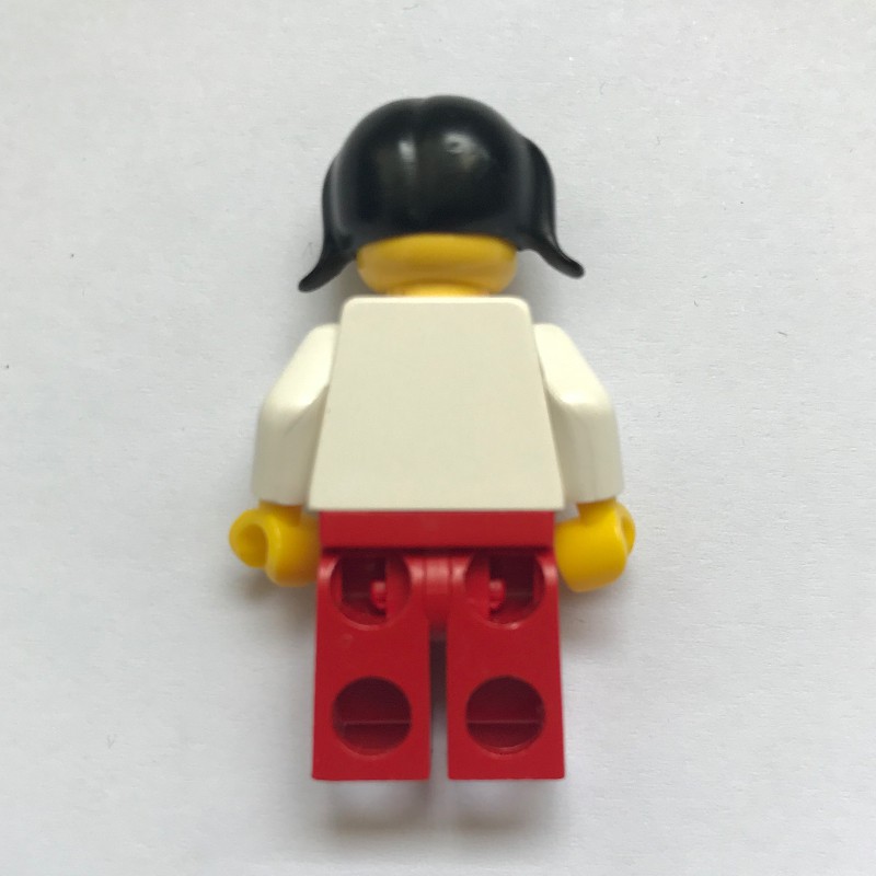 LEGO Giocatrice di calcio, femmina, uniforme rossa, pelle mediamente  torbida, coda di cavallo rosso scuro