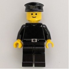 Imperial Shuttle Pilot with Yellow Skin (fig-003639)