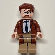 Commissioner James Gordon with Reddish Brown Hair and Long Coat (fig-005479)