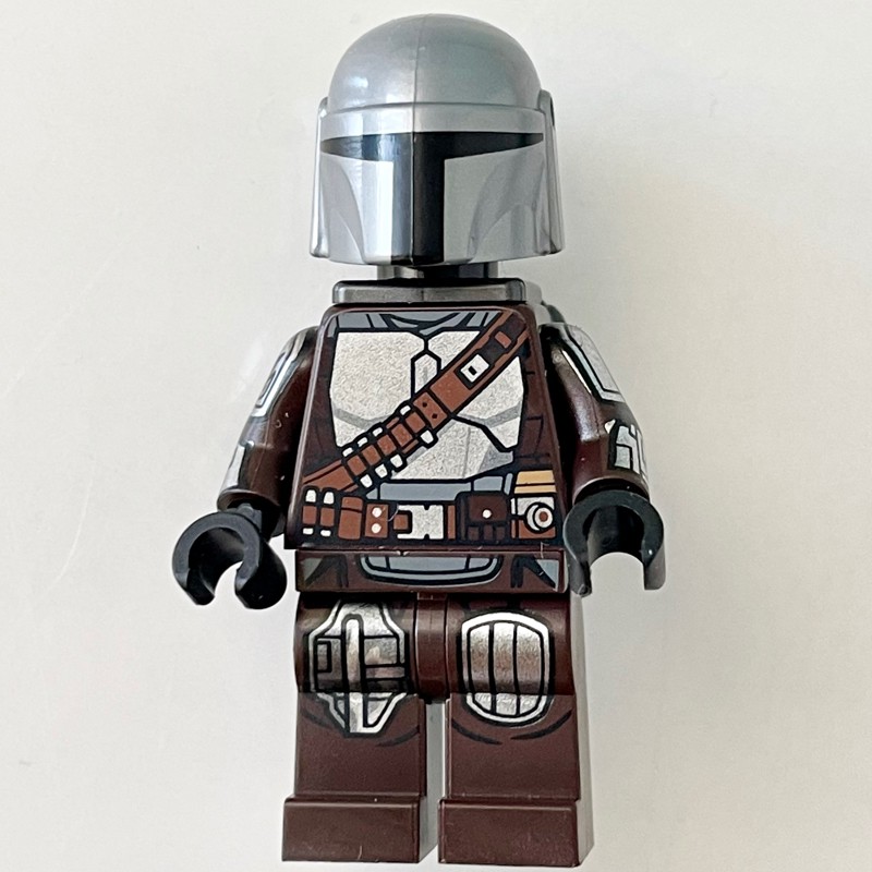 LEGO Set fig 011723 The Mandalorian Din Djarin Dark Brown