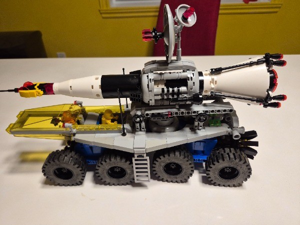LEGO MOC-200317 Mobile Rocket Transport 6950 remake by mathtuono ...